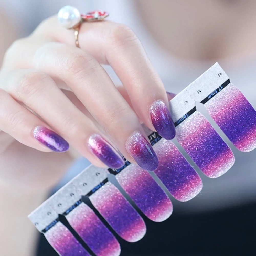 Nail paint strips (2 different colors) - Picture 2 of 2